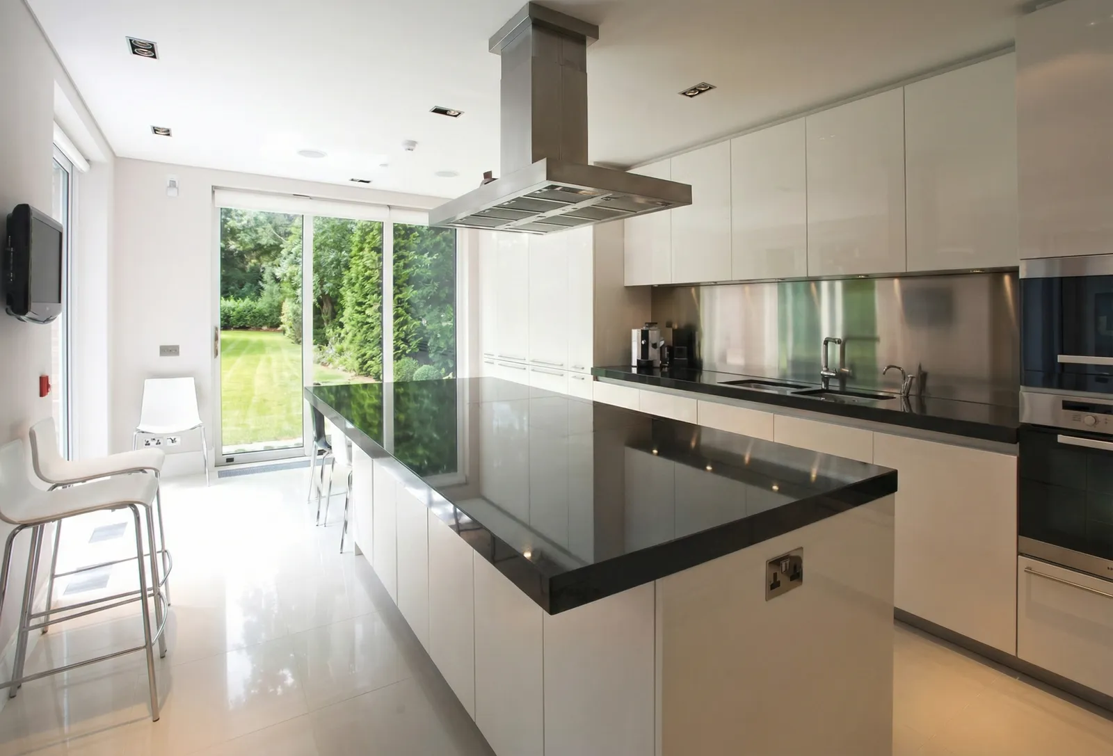 7 Sheldon Avenue - Contemporary kitchen with island